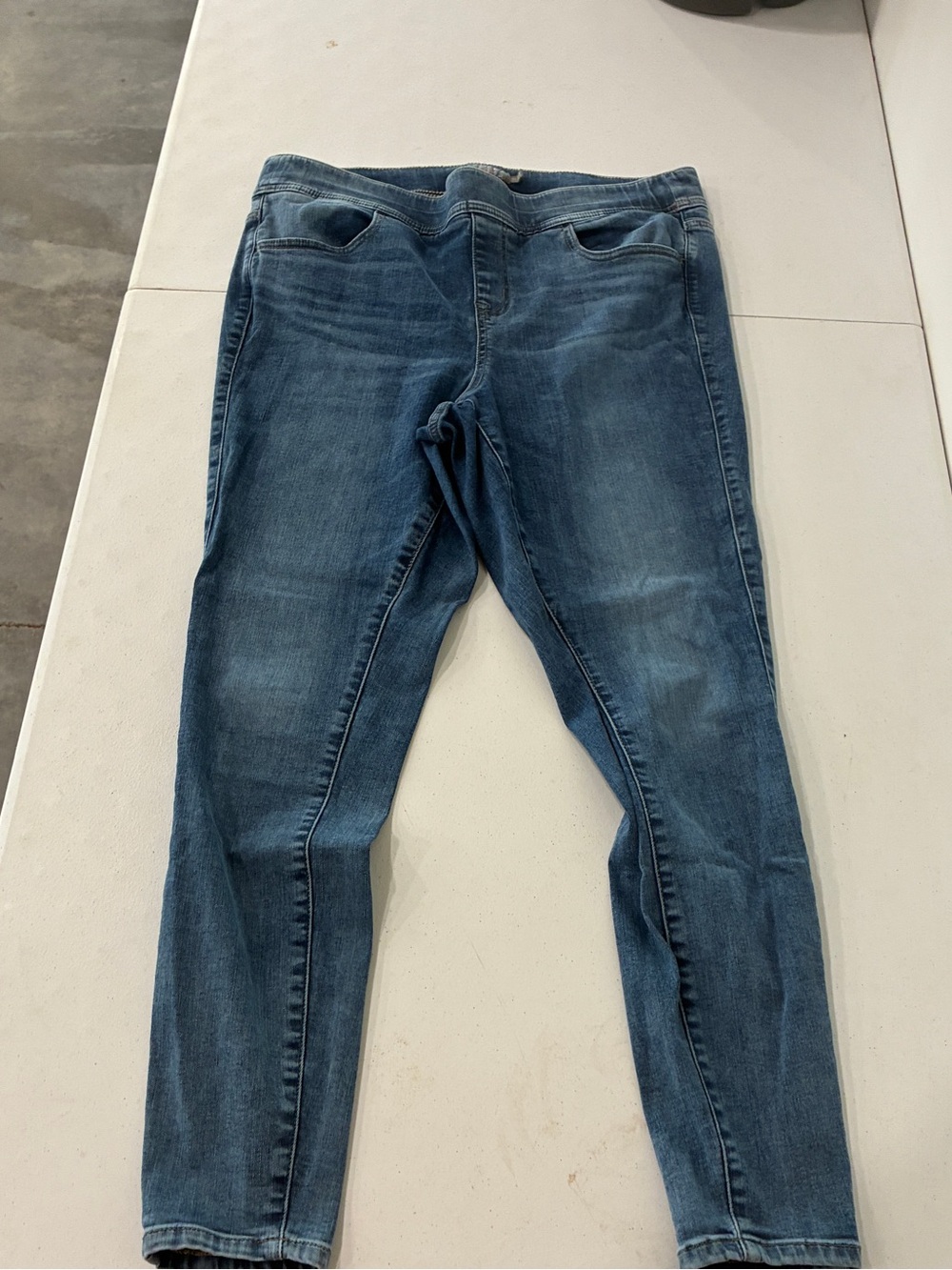 Torrid Super Soft Lean Jean – High Rise Pull-On Medium Wash (Size 1R / 14-16)